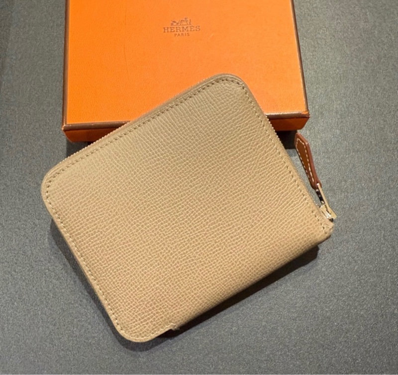 Hermes silk In Etoupe 大象灰 Epsom皮 短夾錢包-1