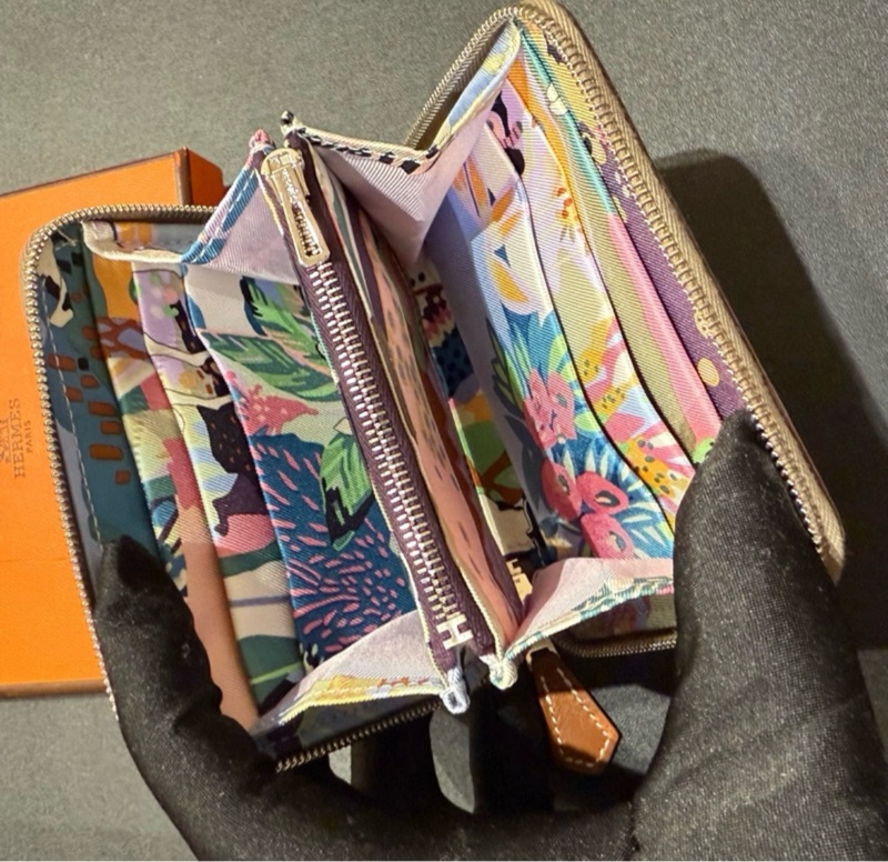Hermes silk In Etoupe 大象灰 Epsom皮 短夾錢包-2