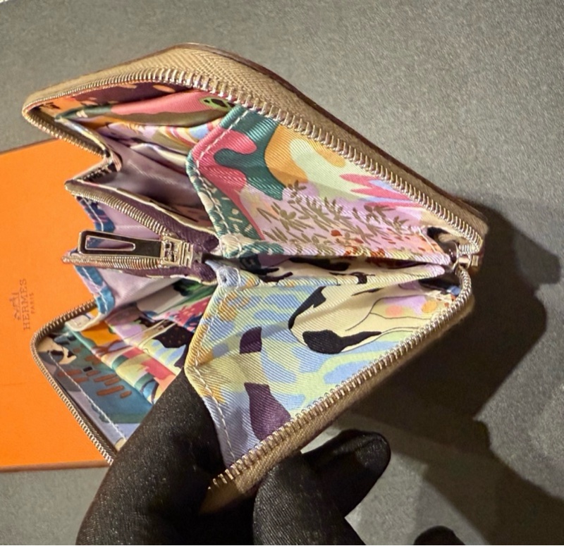 Hermes silk In Etoupe 大象灰 Epsom皮 短夾錢包-4