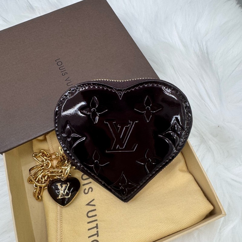 車厘子漆皮愛心零錢包心形經典壓紋搭配亮面質感-0