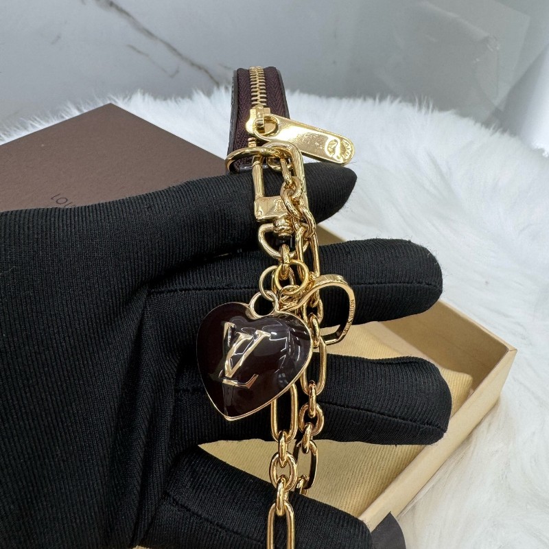 車厘子漆皮愛心零錢包心形經典壓紋搭配亮面質感-6