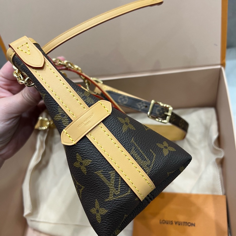 Louis Vuitton LV M13014 CarryAll BB 斜背包-8