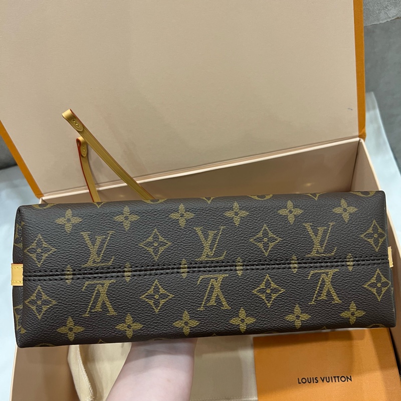 Louis Vuitton LV M13014 CarryAll BB 斜背包-9