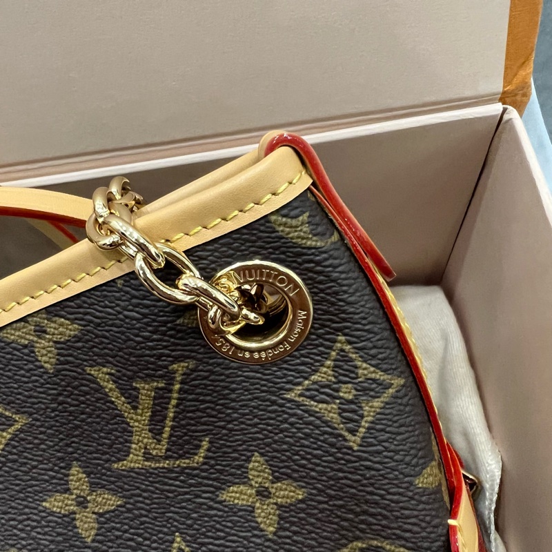 Louis Vuitton LV M13014 CarryAll BB 斜背包-24