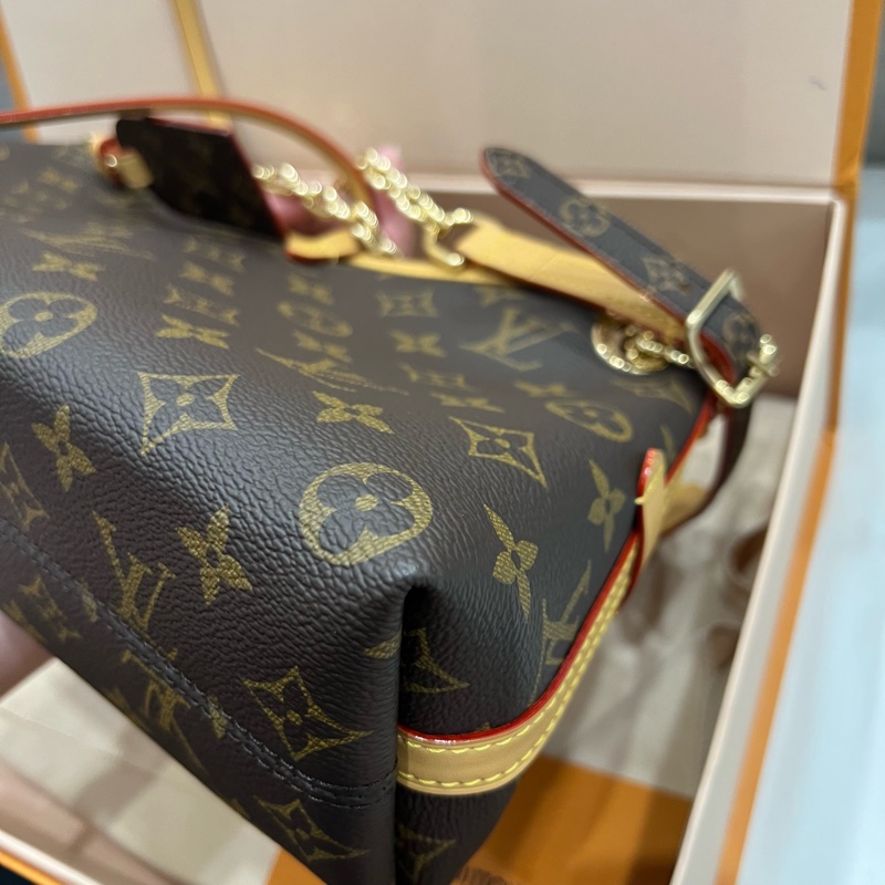Louis Vuitton LV M13014 CarryAll BB 斜背包-26
