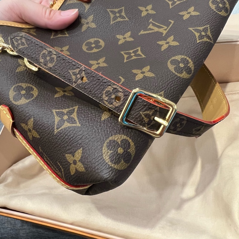 Louis Vuitton LV M13014 CarryAll BB 斜背包-35