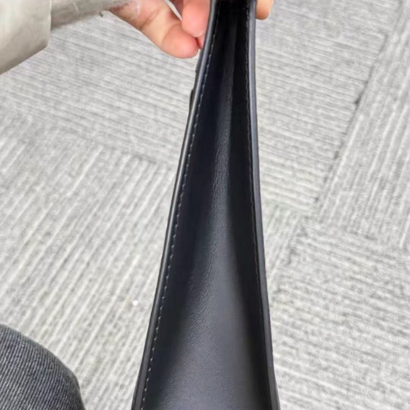 3月購證全新大全套LV黑花手拿包 黑武士包-2