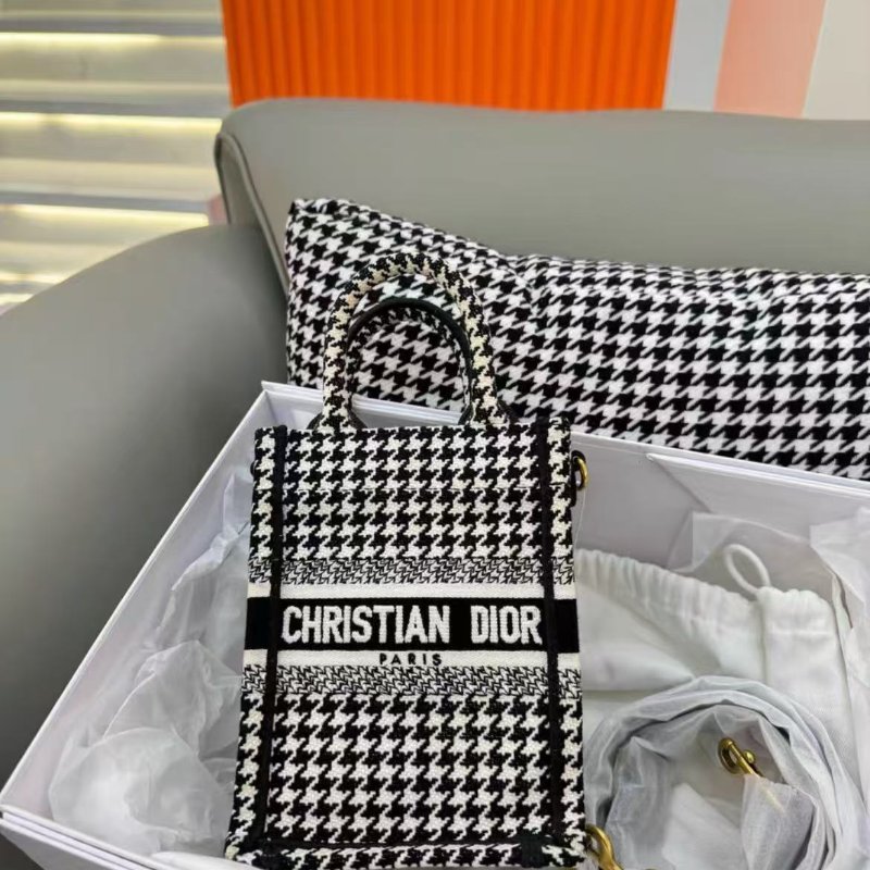 Dior book totebag 千鳥格 99新 配件防塵袋(細節私詢問)-0