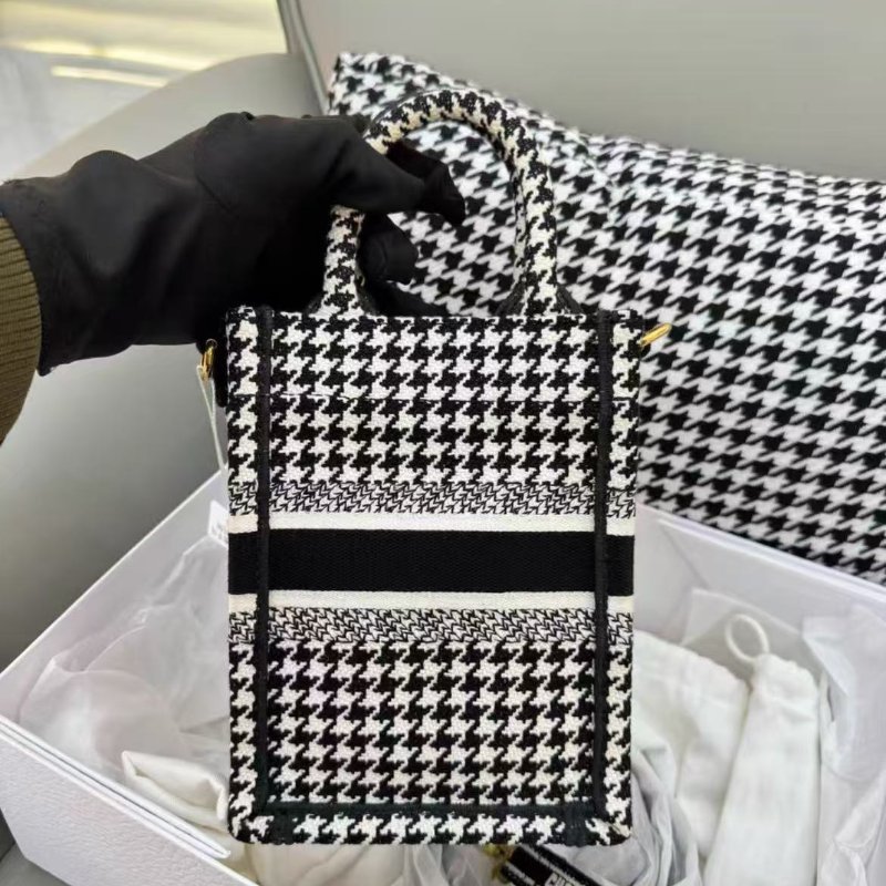 Dior book totebag 千鳥格 99新 配件防塵袋(細節私詢問)-1