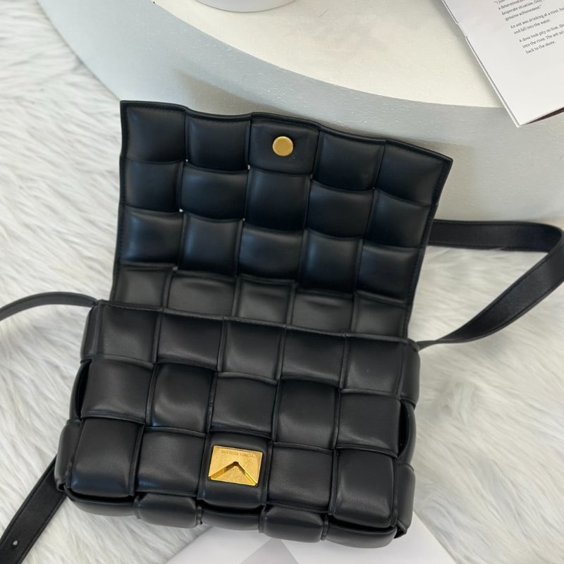 BOTTEGA VENETA Padded Cassette 枕頭編織包-6