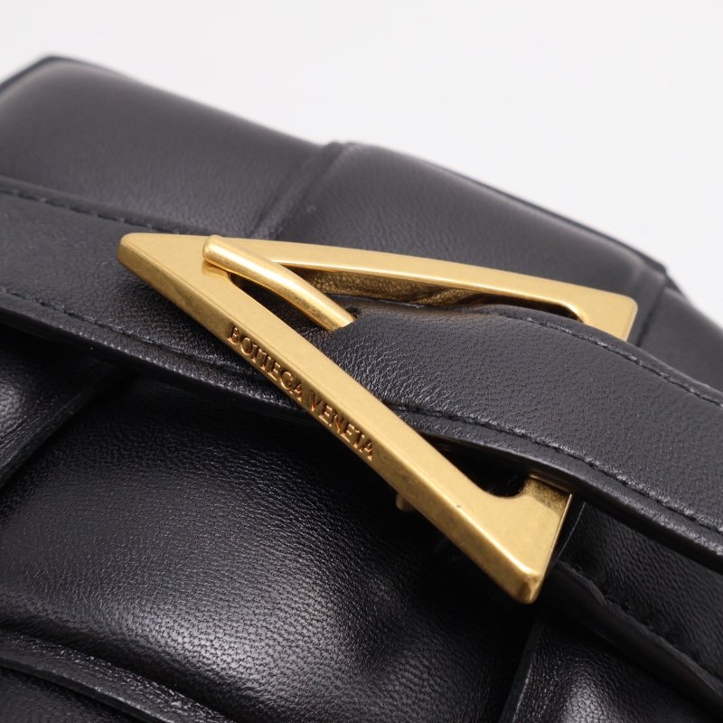 BOTTEGA VENETA Padded Cassette 枕頭編織包-10