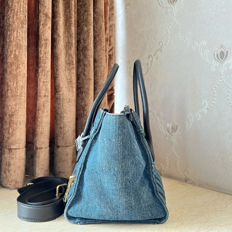 Miumiu 深藍牛仔笑臉2ways蝙蝠秋千包 托特包tote-3