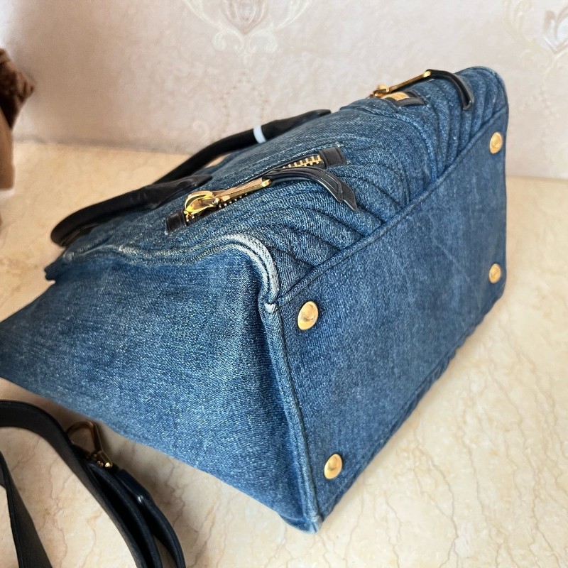 Miumiu 深藍牛仔笑臉2ways蝙蝠秋千包 托特包tote-6