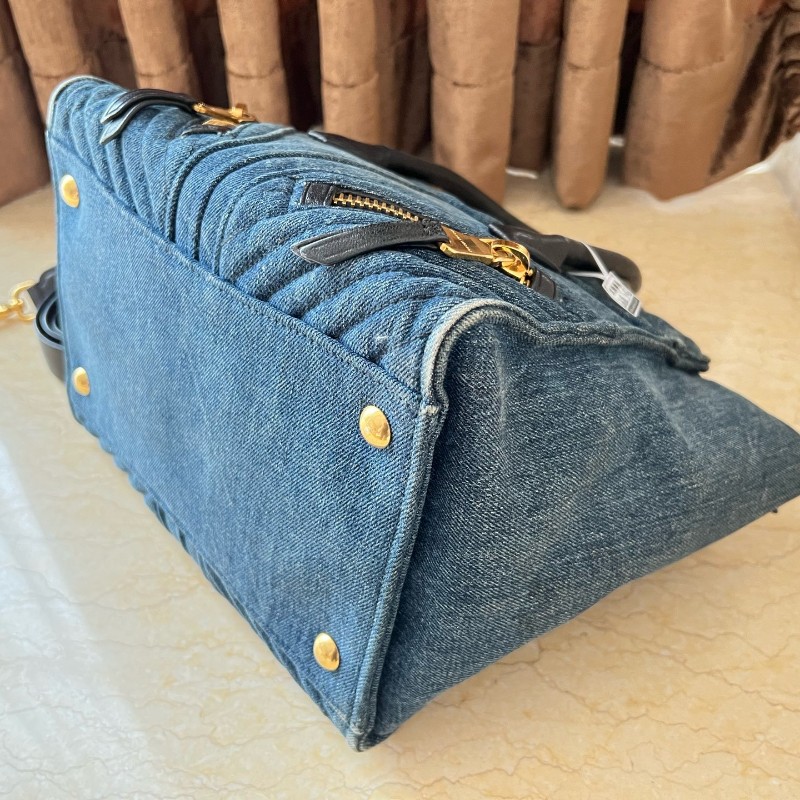 Miumiu 深藍牛仔笑臉2ways蝙蝠秋千包 托特包tote-7