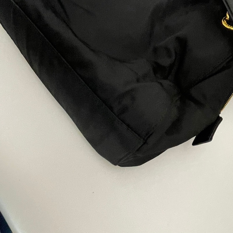 Prada鏈條降落傘布面肩背包(有保卡)-9
