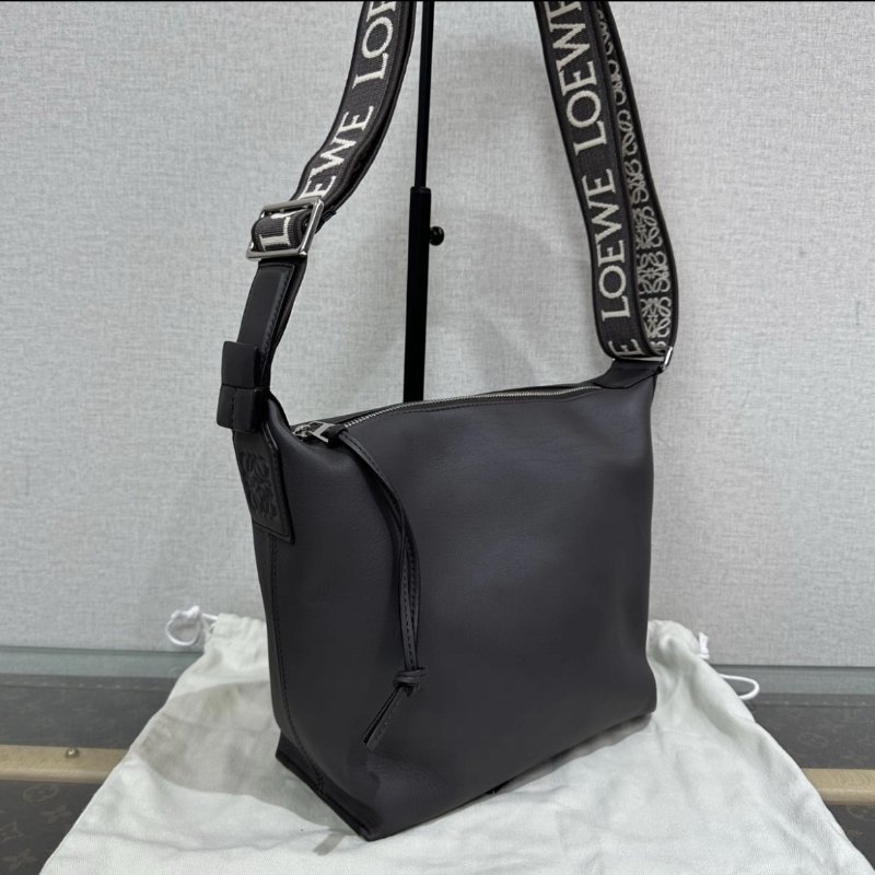 LOEWE 灰銀cubi小號肩背斜背包 22*10.5*29.5 99新配件塵袋-0