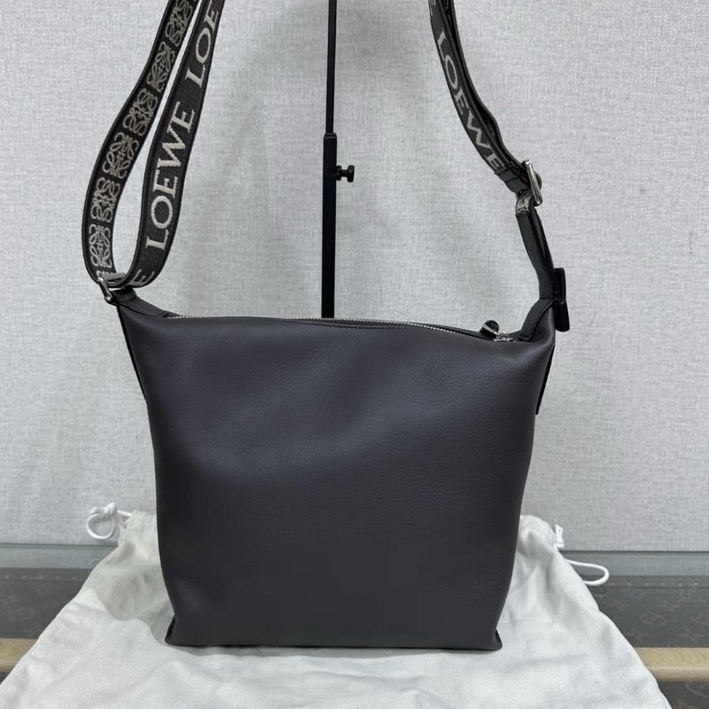 LOEWE 灰銀cubi小號肩背斜背包 22*10.5*29.5 99新配件塵袋-5