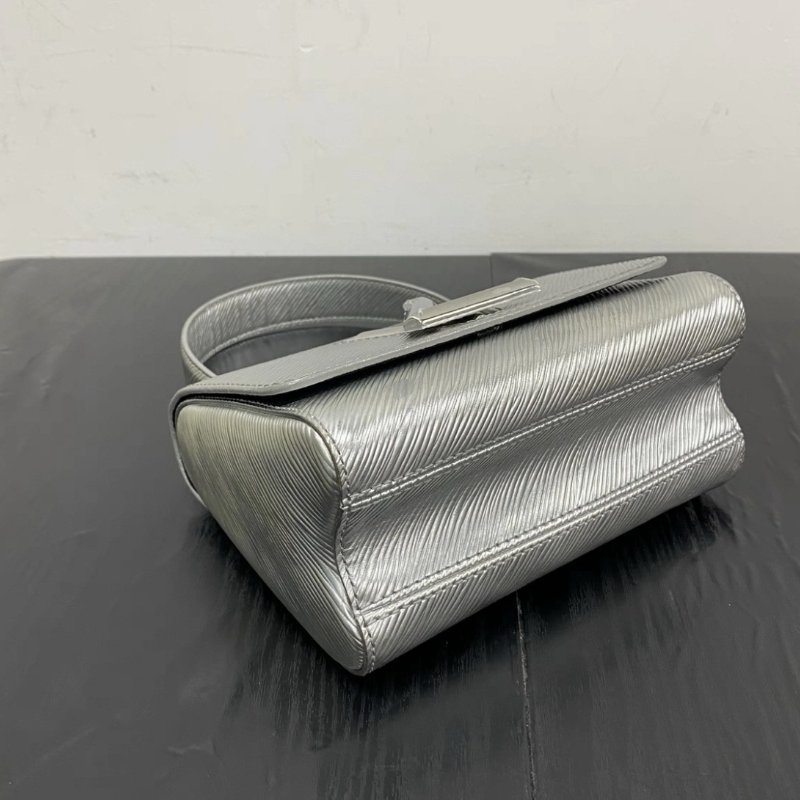 LV Twist 銀色水波紋手提肩背斜背包 18*14*8 98新配件鏡子塵袋-5