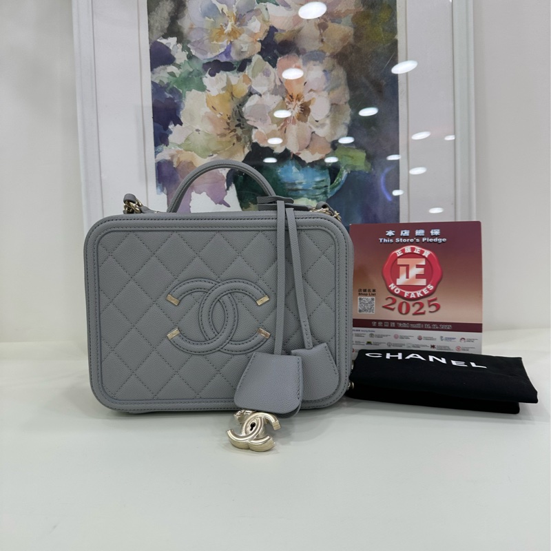 Chanel香奈兒 Vanity Case 灰色相機包中型 鐳射29開，尺寸：21*16*9-0