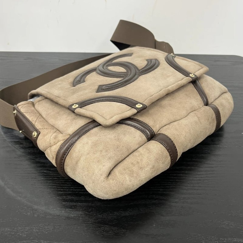 CHANEL 麂皮羊羔毛金扣肩背斜背郵差包 32*24*5 98新配件塵袋-4