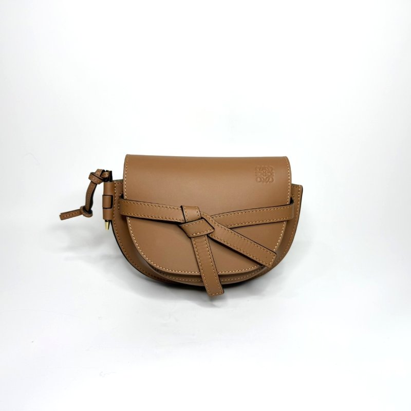 LOEWE焦糖色牛皮金釦寬背帶mini gate斜背包a650n46-0