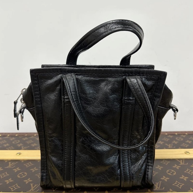 BALENCIAGA 黑色燙印羊皮手提肩背斜背包 22*23.5*10 98新配件塵袋-5