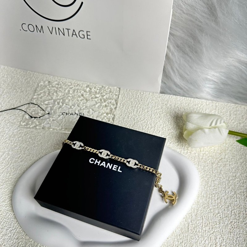 CHANEL  LOGO鑲鑽手鍊-2