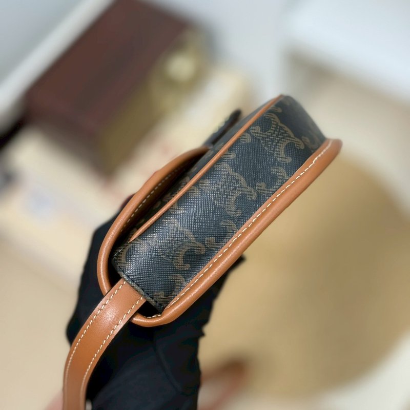 (🤍已售出/可私訊預定)🏷Celine．Triomphe Mini 馬鞍包/客人寄賣-3