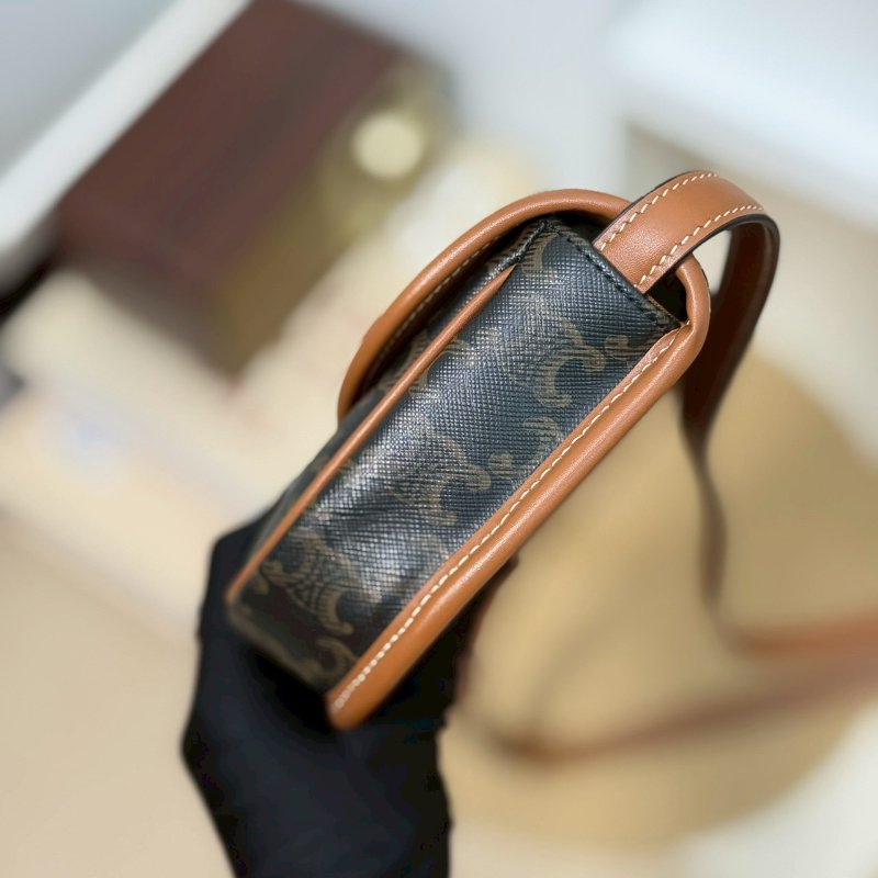 (🤍已售出/可私訊預定)🏷Celine．Triomphe Mini 馬鞍包/客人寄賣-4