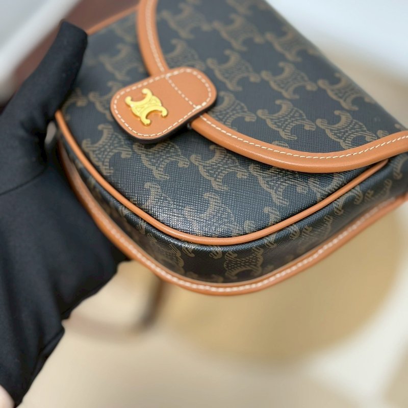 (🤍已售出/可私訊預定)🏷Celine．Triomphe Mini 馬鞍包/客人寄賣-6