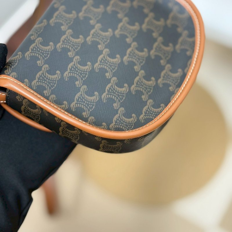 (🤍已售出/可私訊預定)🏷Celine．Triomphe Mini 馬鞍包/客人寄賣-7