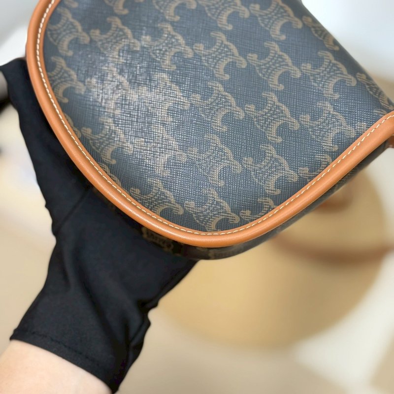 (🤍已售出/可私訊預定)🏷Celine．Triomphe Mini 馬鞍包/客人寄賣-8