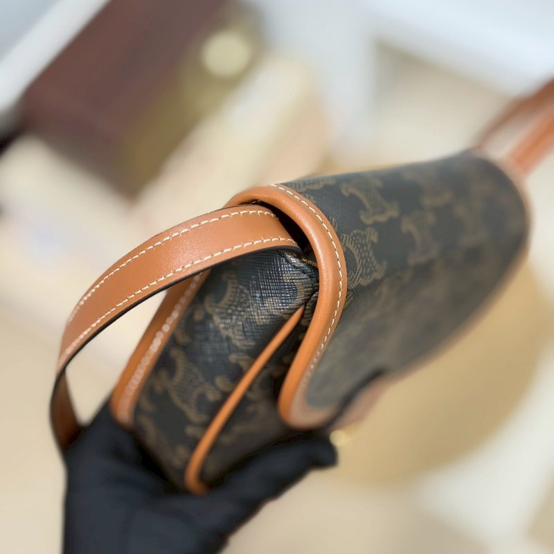 (🤍已售出/可私訊預定)🏷Celine．Triomphe Mini 馬鞍包/客人寄賣-9