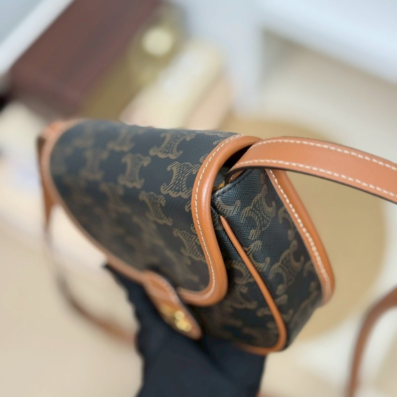 (🤍已售出/可私訊預定)🏷Celine．Triomphe Mini 馬鞍包/客人寄賣-10