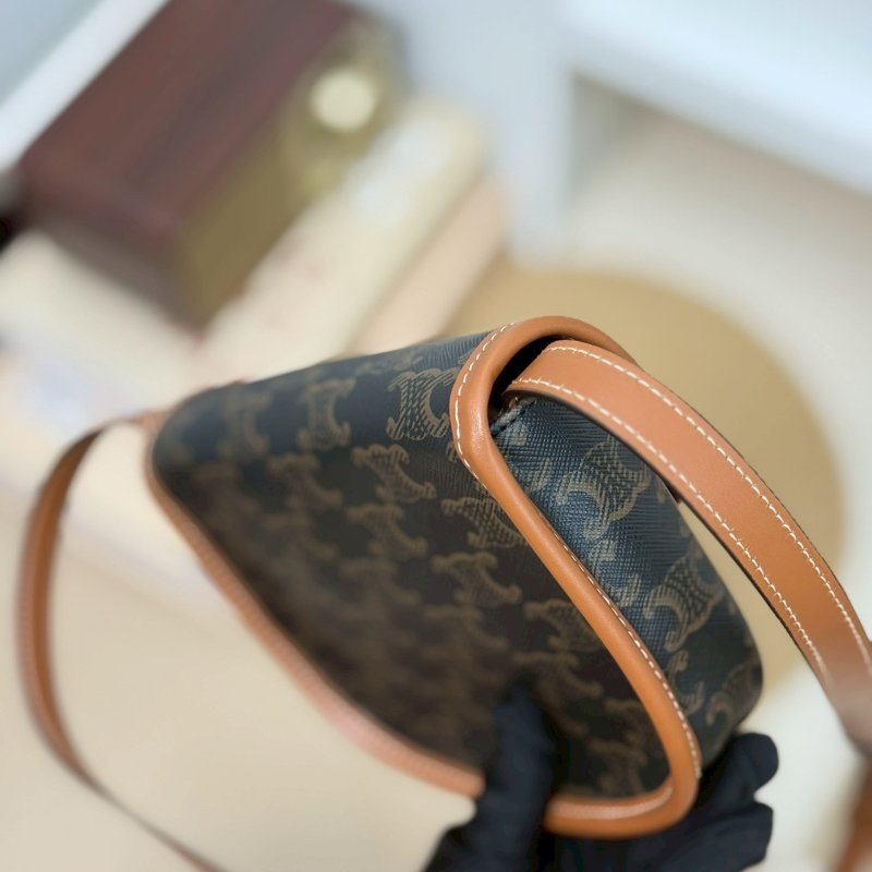 (🤍已售出/可私訊預定)🏷Celine．Triomphe Mini 馬鞍包/客人寄賣-12