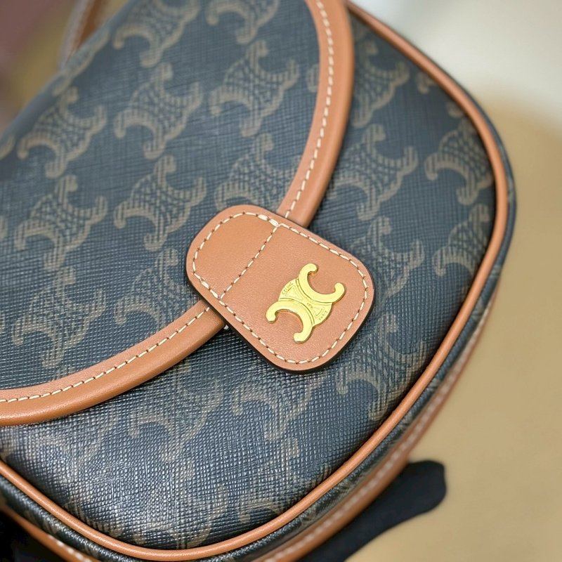 (🤍已售出/可私訊預定)🏷Celine．Triomphe Mini 馬鞍包/客人寄賣-16