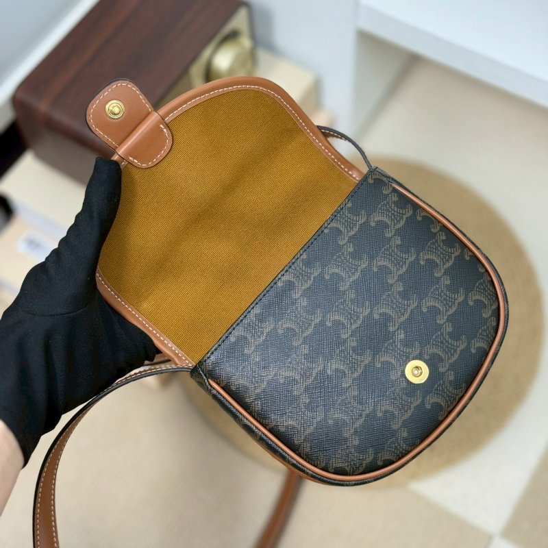 (🤍已售出/可私訊預定)🏷Celine．Triomphe Mini 馬鞍包/客人寄賣-17