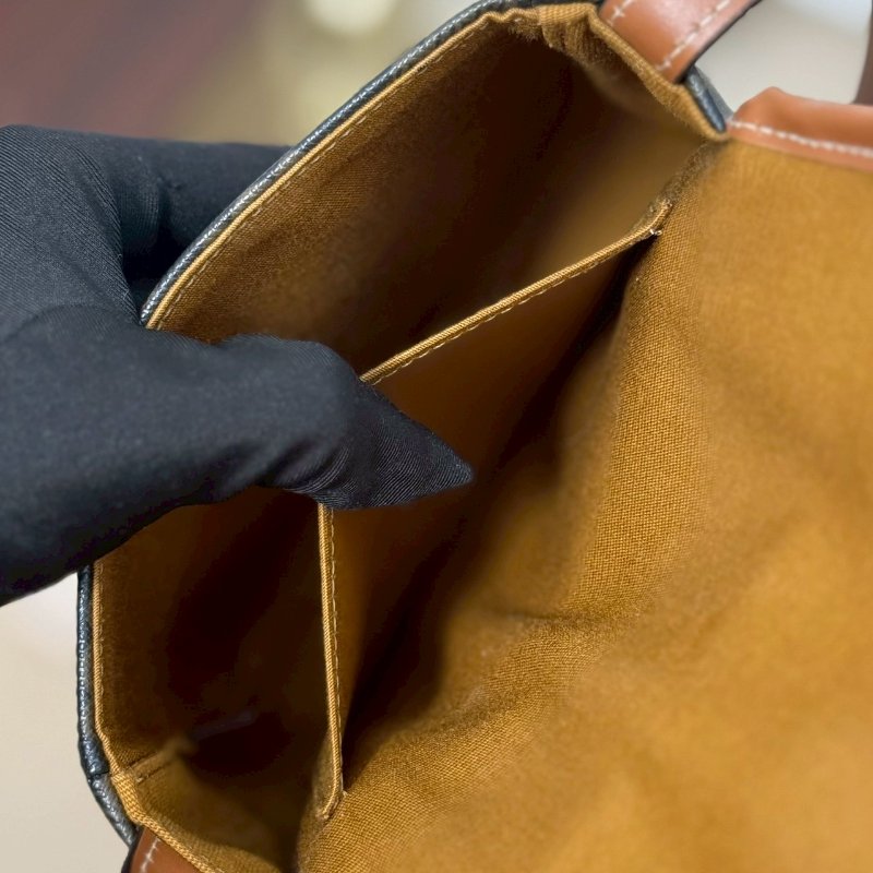 (🤍已售出/可私訊預定)🏷Celine．Triomphe Mini 馬鞍包/客人寄賣-20