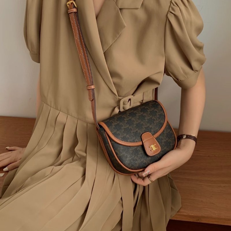 (🤍已售出/可私訊預定)🏷Celine．Triomphe Mini 馬鞍包/客人寄賣-23