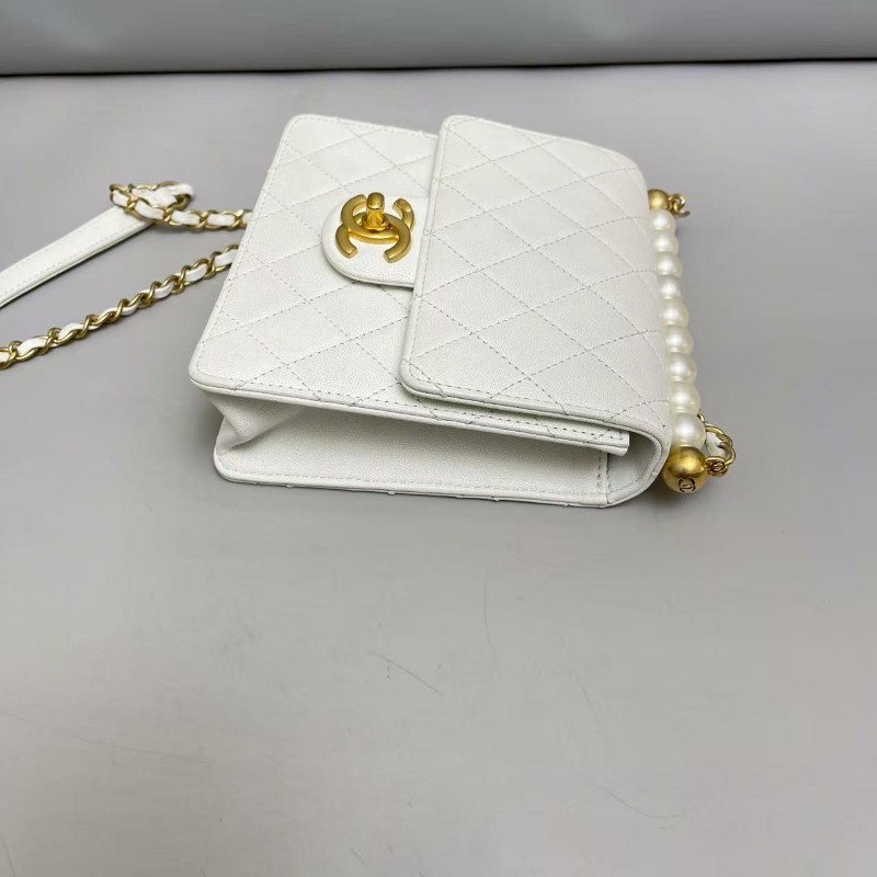 Chanel香奈兒 白色全皮菱格珍珠鏈條包 ，尺寸15.5×15 鐳射27開 附件卡-4