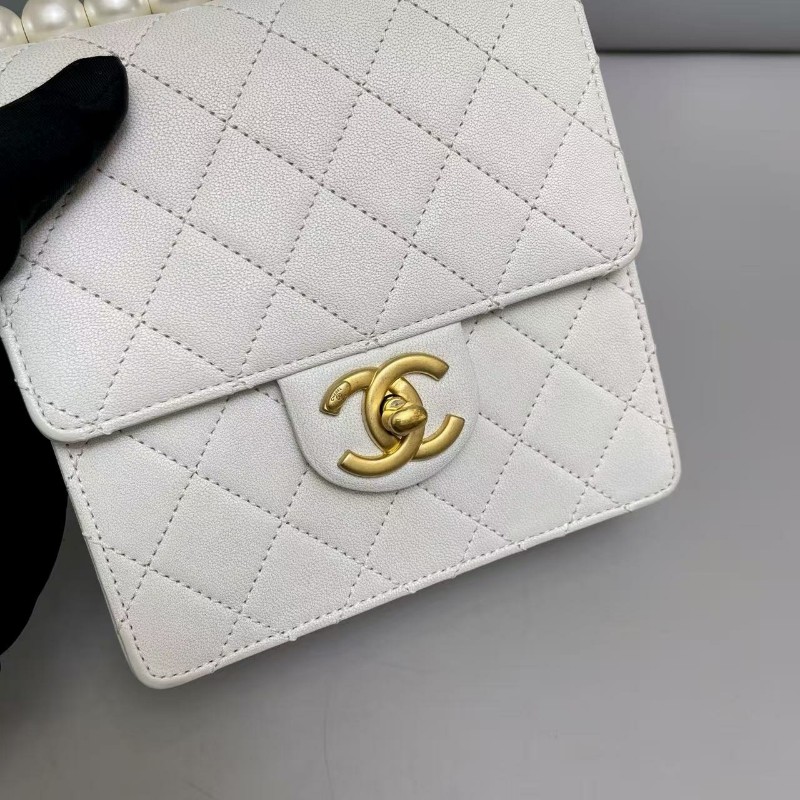Chanel香奈兒 白色全皮菱格珍珠鏈條包 ，尺寸15.5×15 鐳射27開 附件卡-5