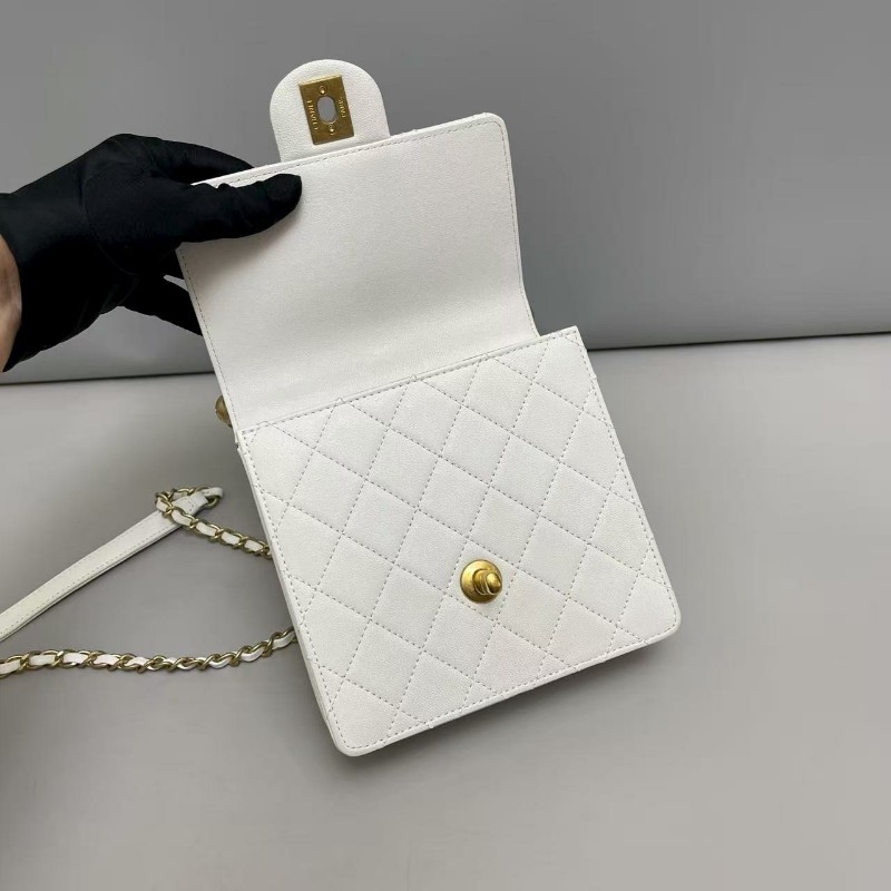Chanel香奈兒 白色全皮菱格珍珠鏈條包 ，尺寸15.5×15 鐳射27開 附件卡-7