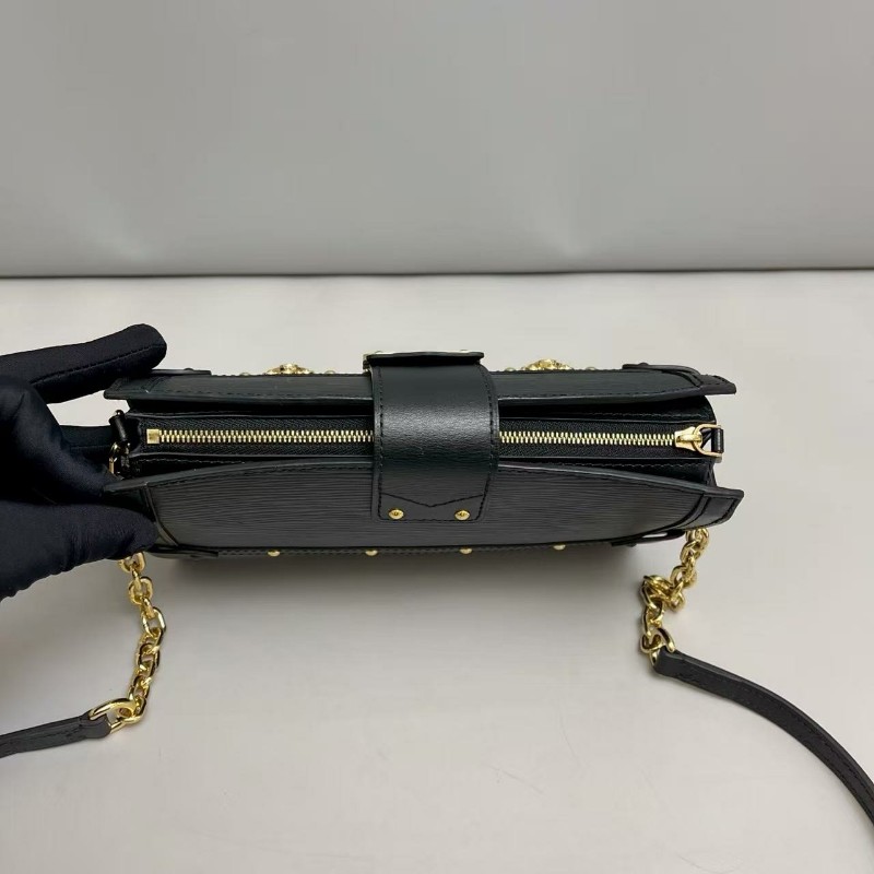 LV路易威登Trunk Clutch黑色水波紋軟盒子 尺寸22×15 附件塵袋 發票
~-3