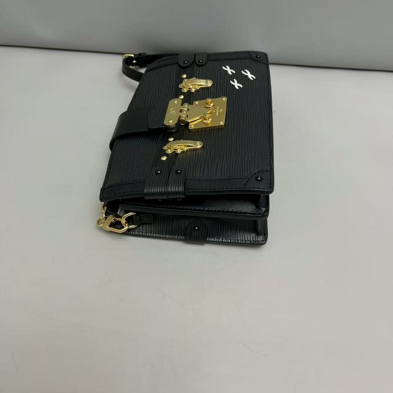 LV路易威登Trunk Clutch黑色水波紋軟盒子 尺寸22×15 附件塵袋 發票
~-5