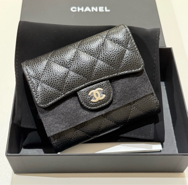 Chanel經典款黑色荔枝牛皮金釦 短夾 錢包-0