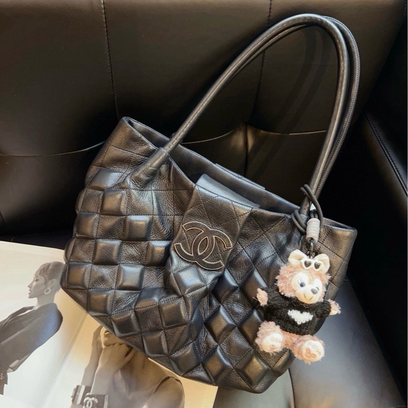 Chanel 黑銀立體泡芙菱格 雙C logo 托特包 尺寸約35*20*11-0