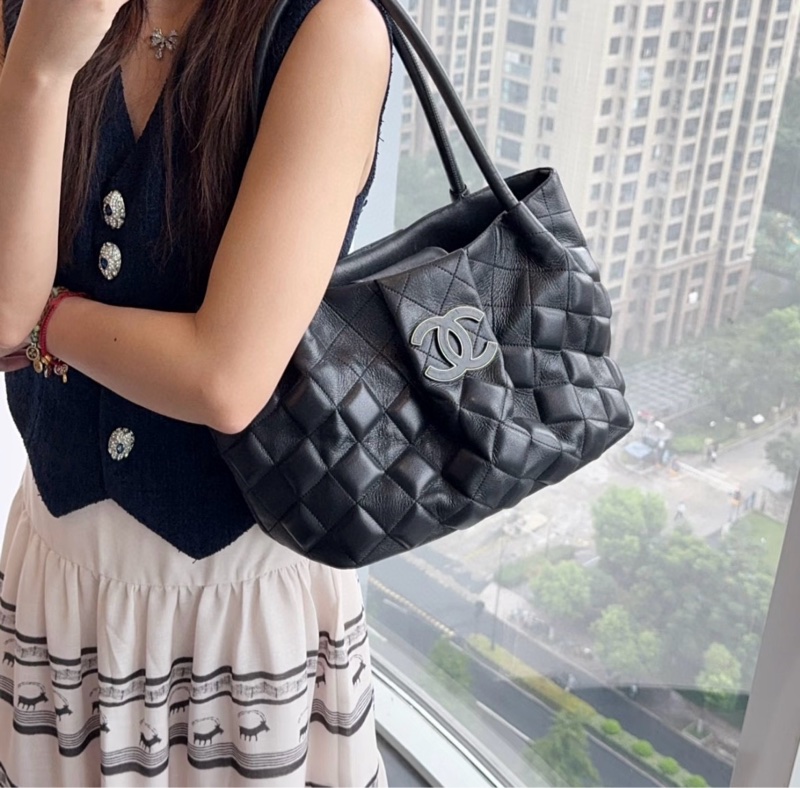 Chanel 黑銀立體泡芙菱格 雙C logo 托特包 尺寸約35*20*11-1
