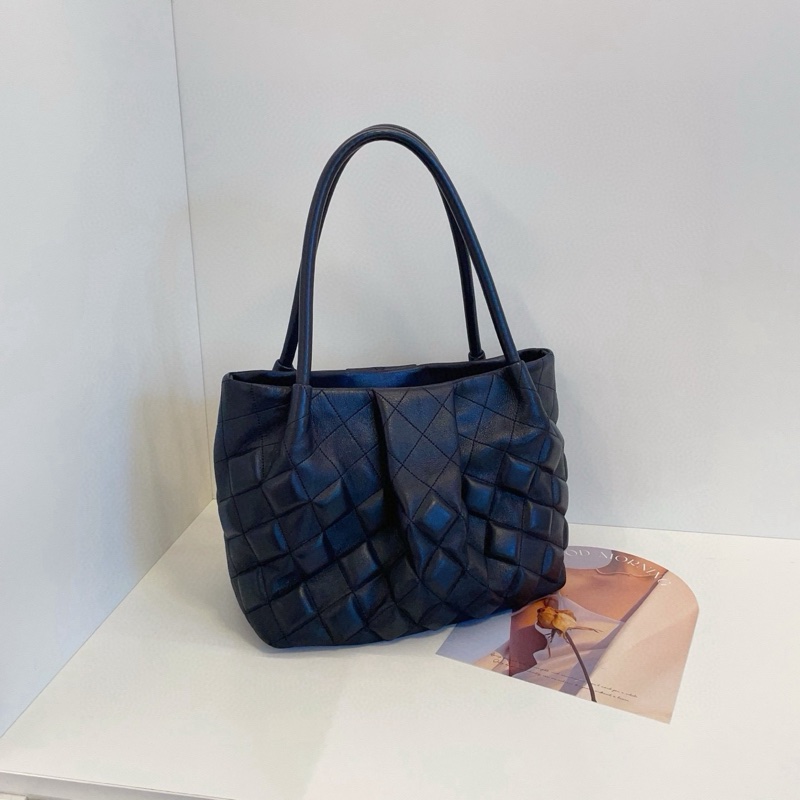 Chanel 黑銀立體泡芙菱格 雙C logo 托特包 尺寸約35*20*11-4