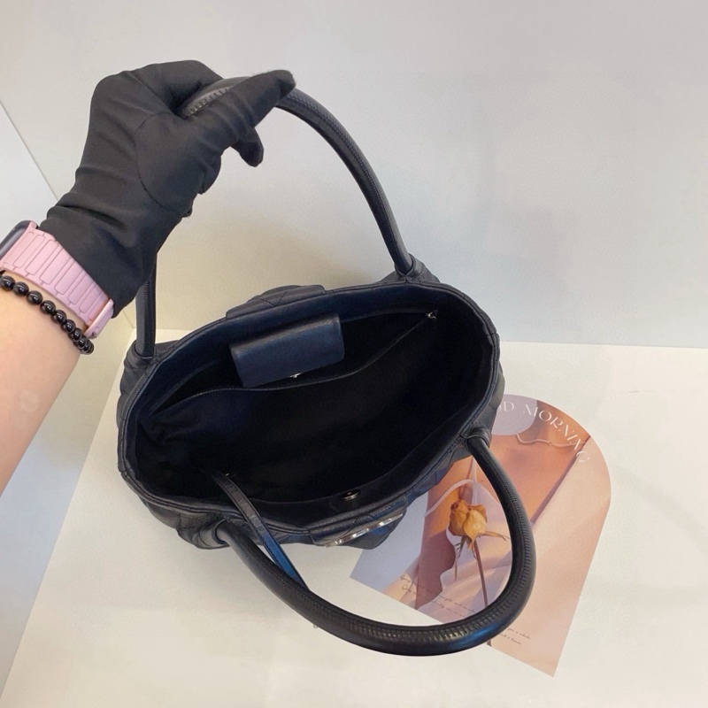 Chanel 黑銀立體泡芙菱格 雙C logo 托特包 尺寸約35*20*11-8