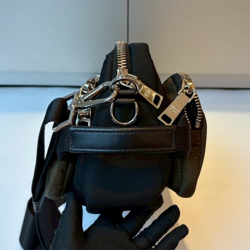 Prada 綠+黑帆布多口袋斜背包-2